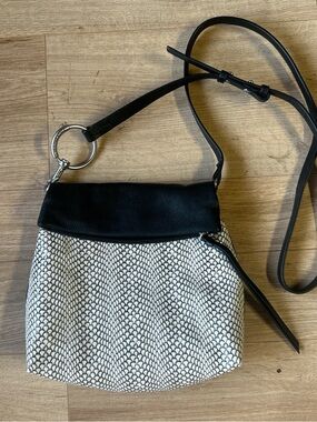 Vince CAMUTO Black and White Snakeskin Patterned Genuine Leather Crossbody Bag